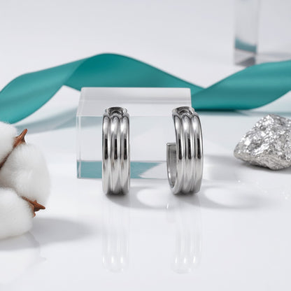 Zilverkleurige Halve RVS Oorringen met Streeprelief 23x7mm - Aramat Jewels - Oorringen - cadeautip