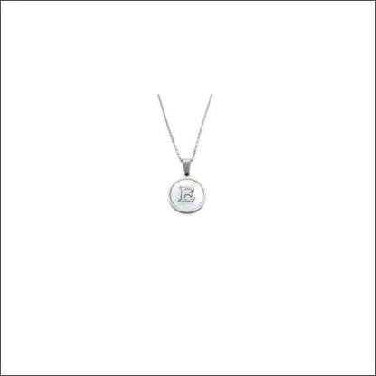 Een witgouden hanger met een diamant