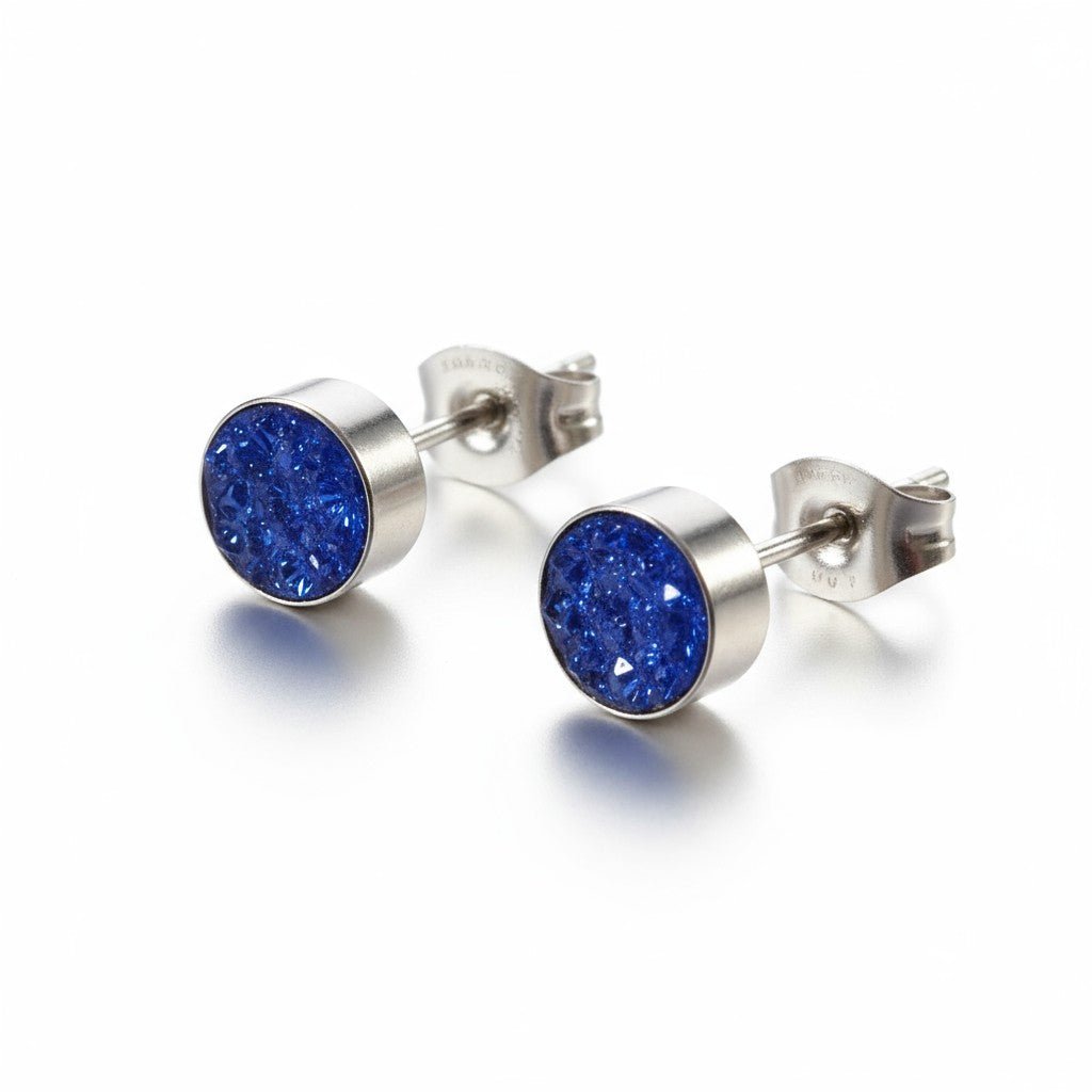 Zilverkleurige oorstekers met donkerblauw kristal – 6 mm - Aramat Jewels - Oorbellen - cadeautip