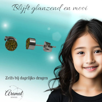 Zilverkleurige oorstekers met olijfgroen kristal – 6 mm - oor3092 - Oorbellen kopen# - 6mm - alles - cadeau