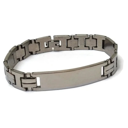 Een roestvrij stalen armband met een rechthoekig ontwerp