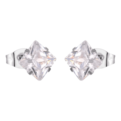 Paar diamantvormige oorbellen met heldere edelstenen.