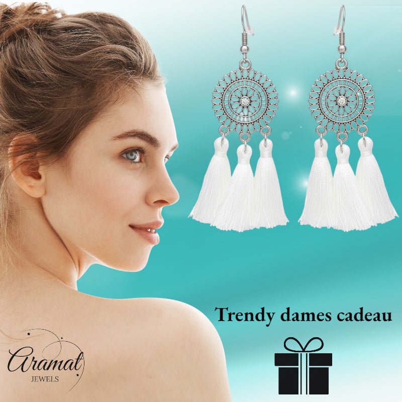 Zomerse Boho Oorhangers Kwastjes Wit 75mm - Aramat Jewels - Oorbellen - cadeautip