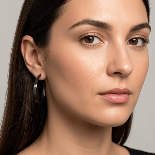 Zwarte RVS Oorringen met Streepjes Motief - 30 mm - Aramat Jewels - Oorringen - cadeautip